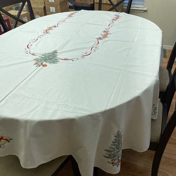Vintage Tablecloth Linen Jabara Christmas Tree Holiday Embroidered & 8 napkins - Picture 8 of 11